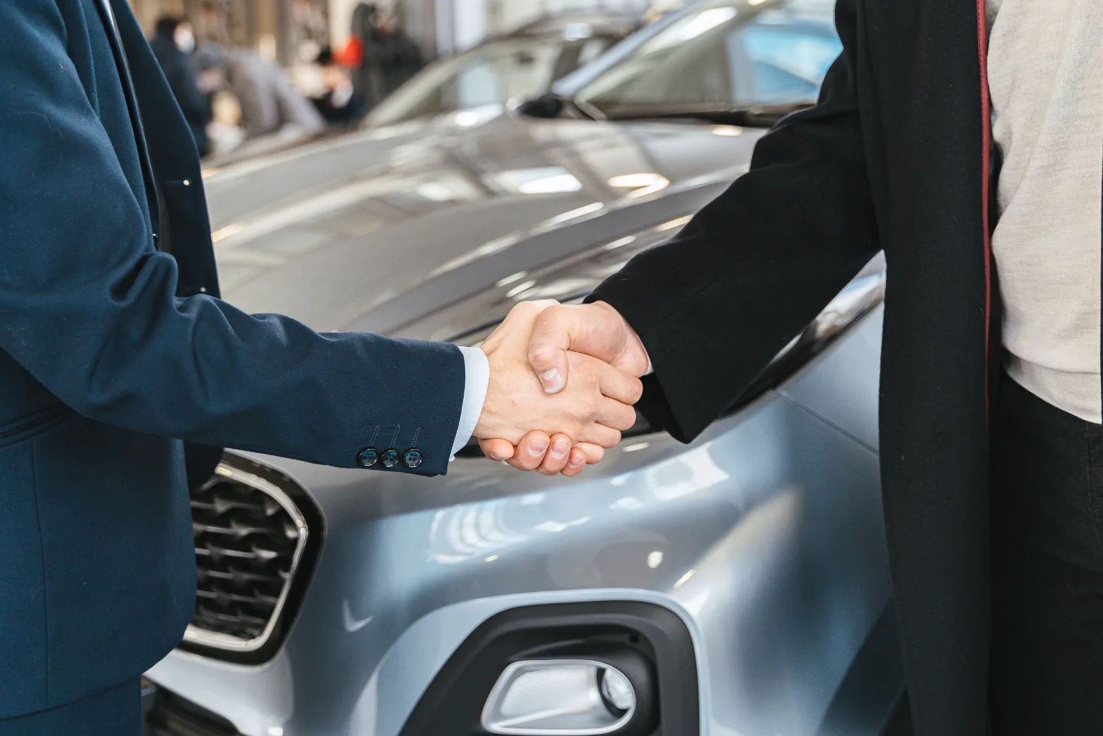 Fuel Doctor UK technician and fleet driver shaking hands after a nationwide fleet recovery